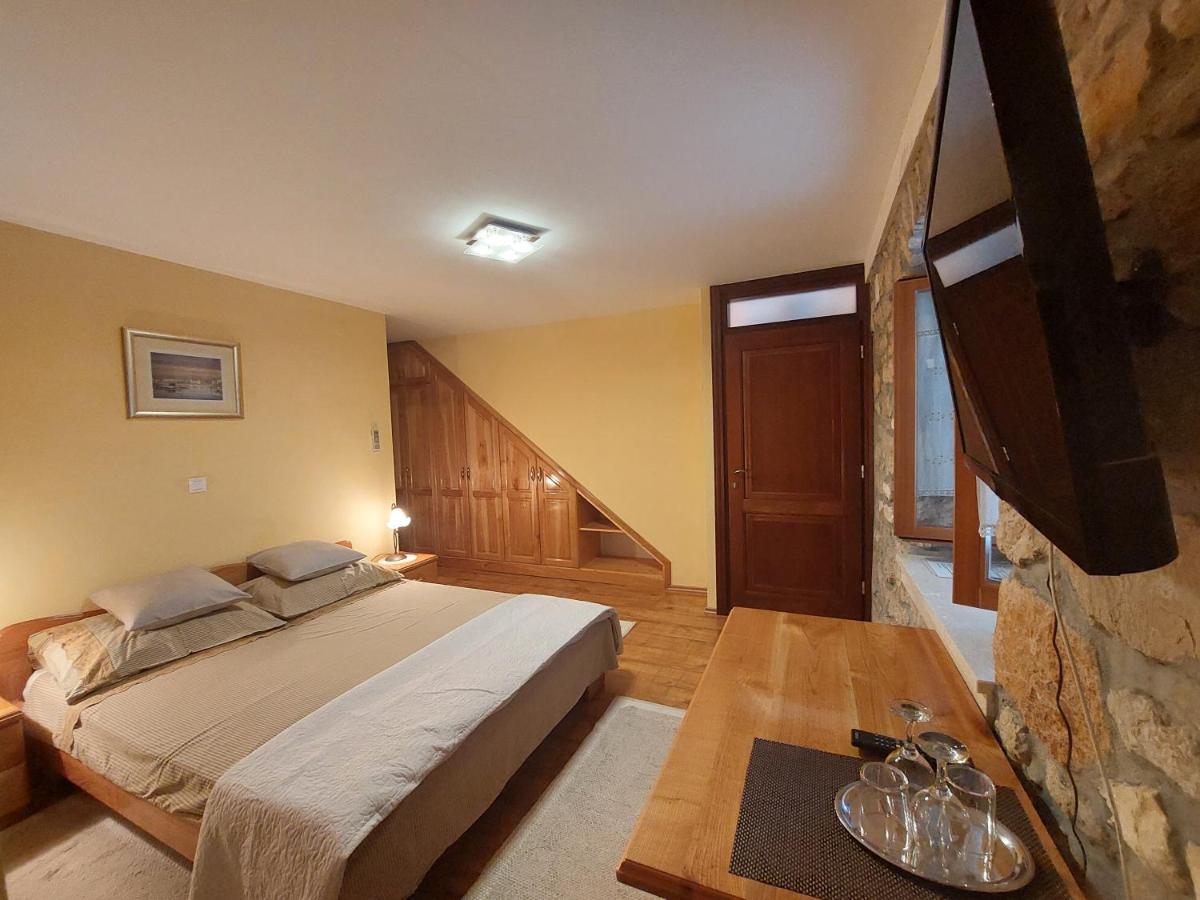 Guest House Paola Primosten Bagian luar foto