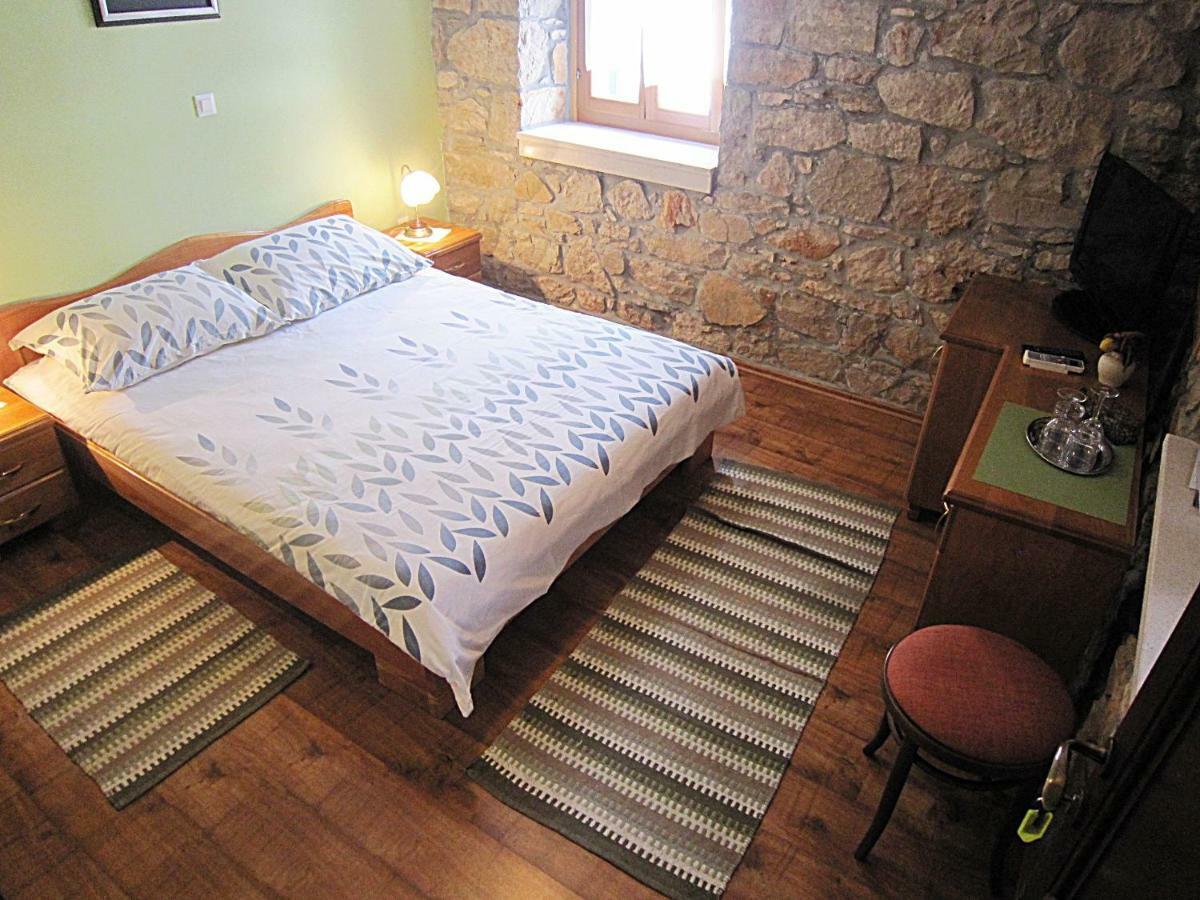 Guest House Paola Primosten Bagian luar foto