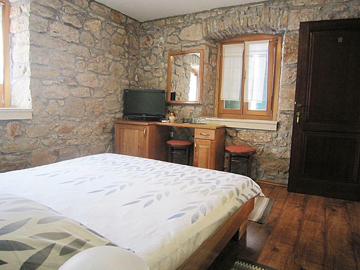 Guest House Paola Primosten Bagian luar foto